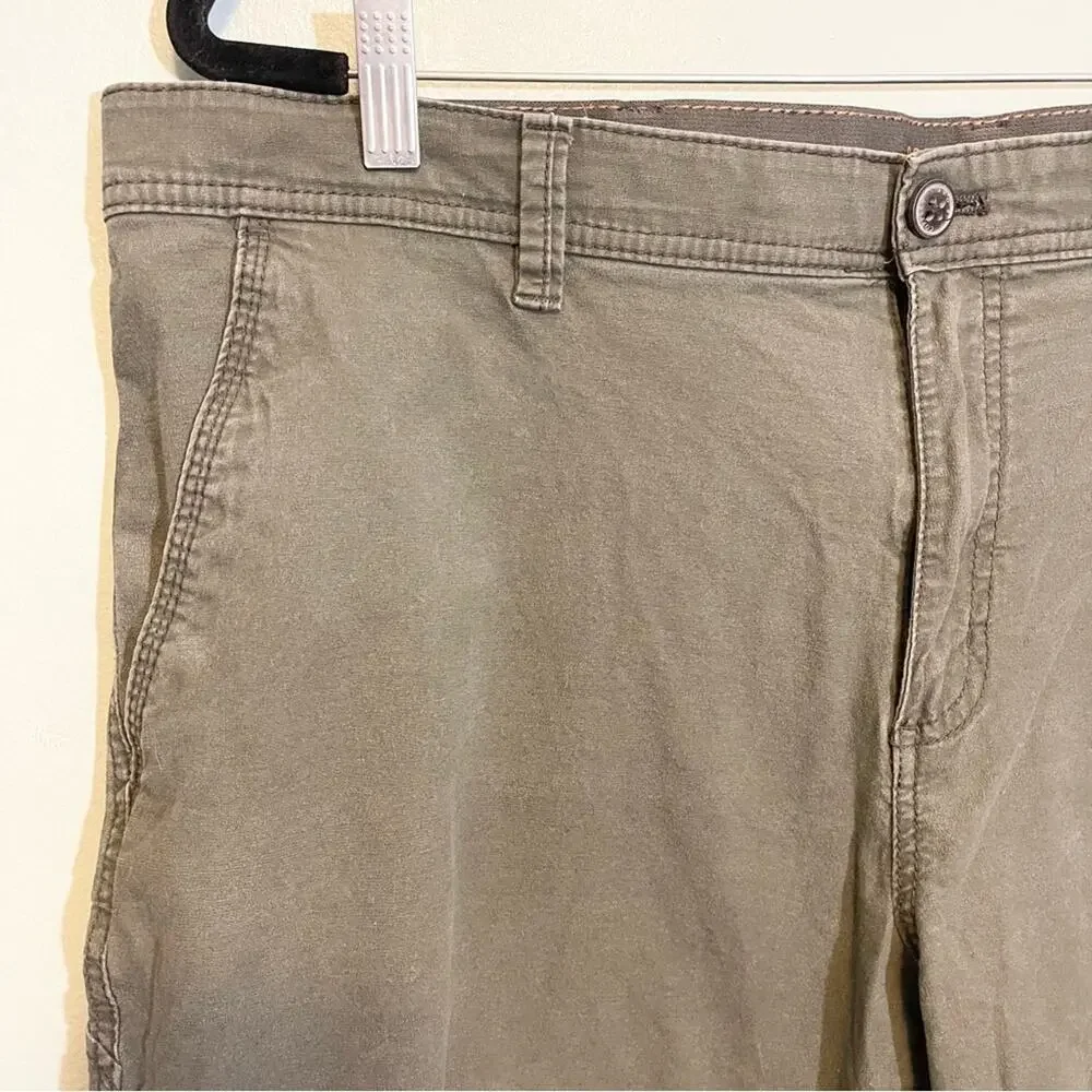 Copper & Oak Men's Green Flat Front Regular Fit Stretch Chino Shorts Size 40